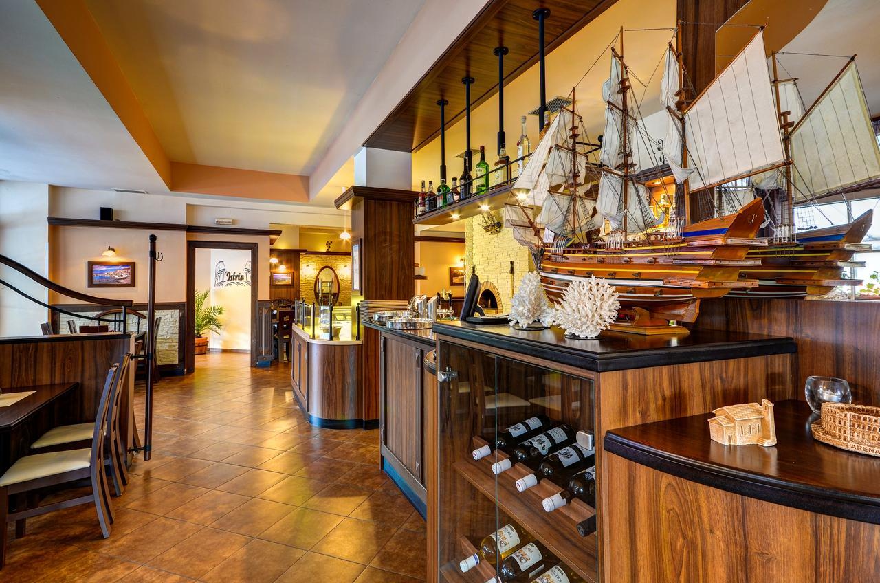 Hotel Pizzeria Istria Велке Лосіни Екстер'єр фото