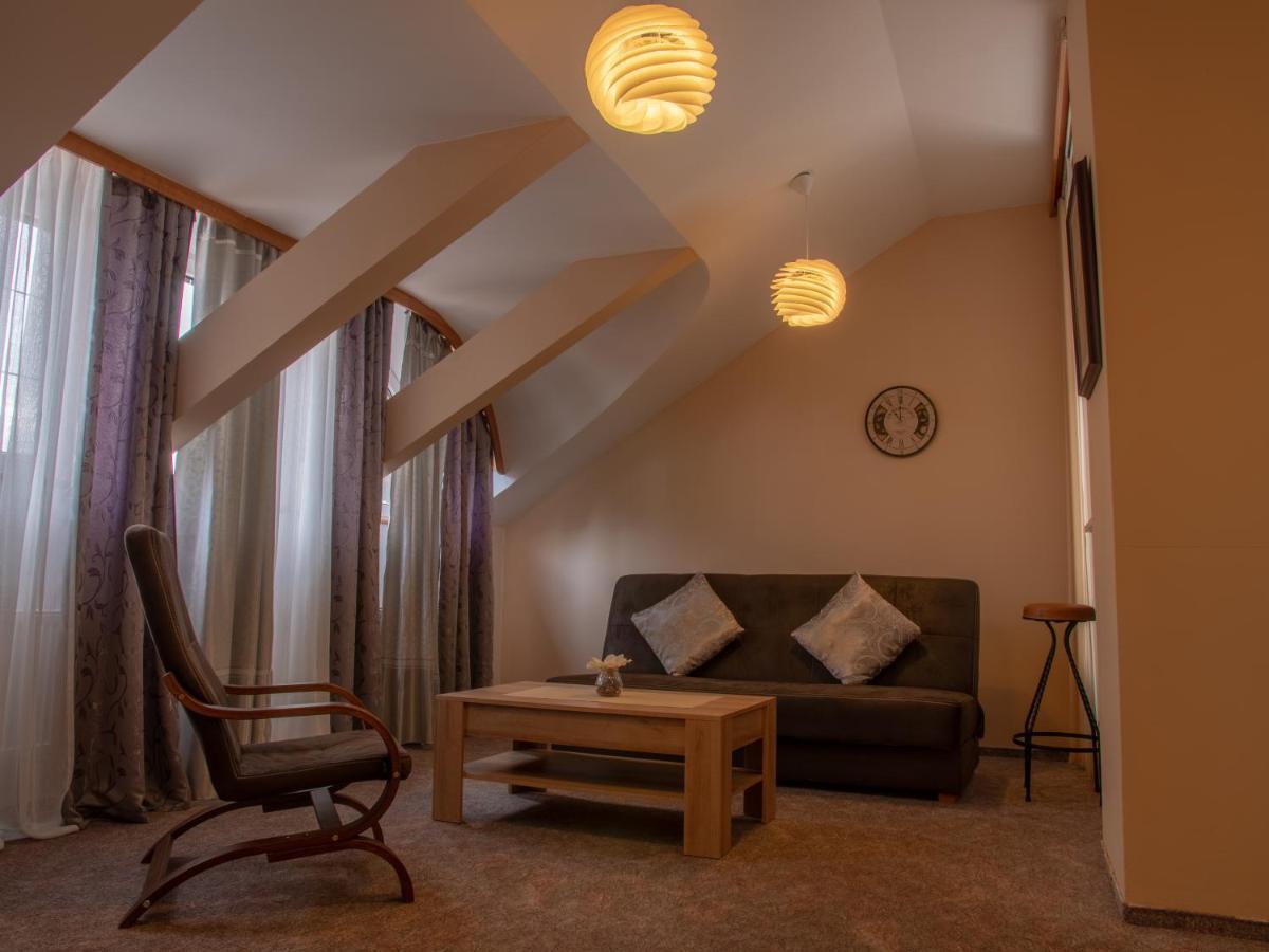 Hotel Pizzeria Istria Велке Лосіни Екстер'єр фото